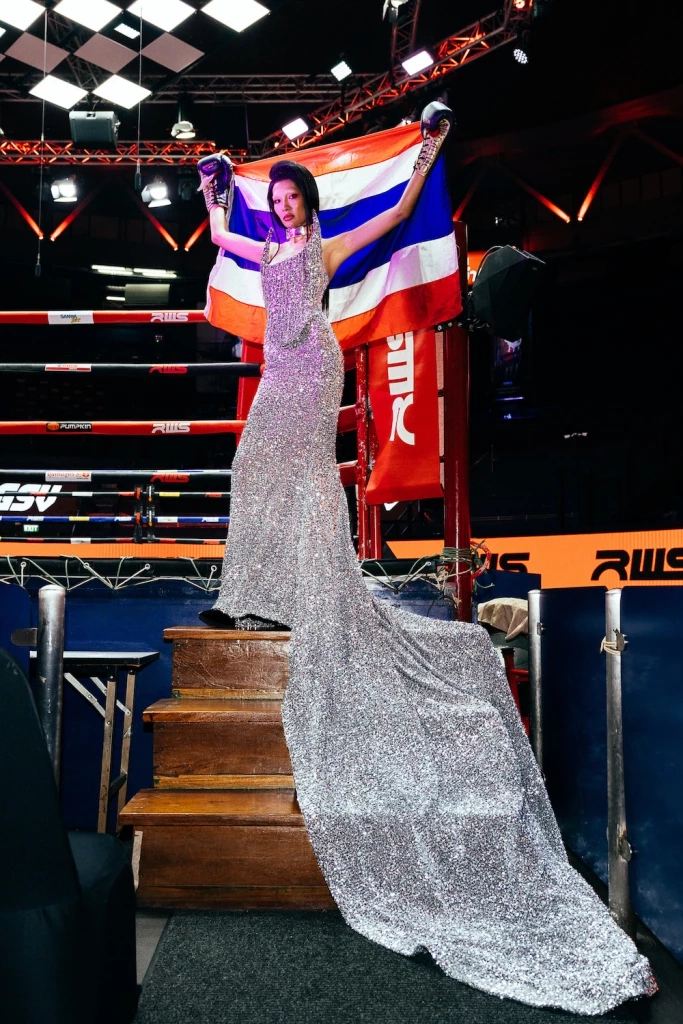 วงการแฟชั่นบุกราชดำเนิน FLYNOW หลอมรวมจิตวิญญาณนักสู้สองสนาม