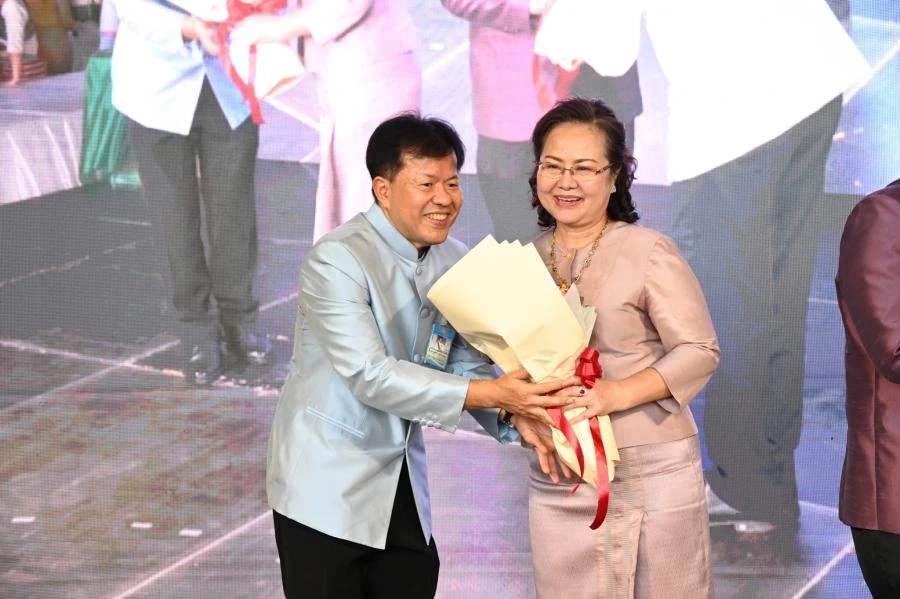 โปรดเกล้าฯ&quot;อาพัทธ์ สุขะนันท์&quot;ดำรงตำแหน่งเลขาธิการสภาผู้แทนราษฎรคนใหม่