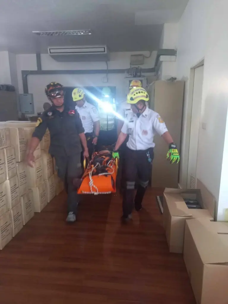 เกือบสลด! แม่บ้านวัย 60 ปี ตกช่องลิฟต์ชั้น 3 ในบริษัทย่านสุขุมวิท