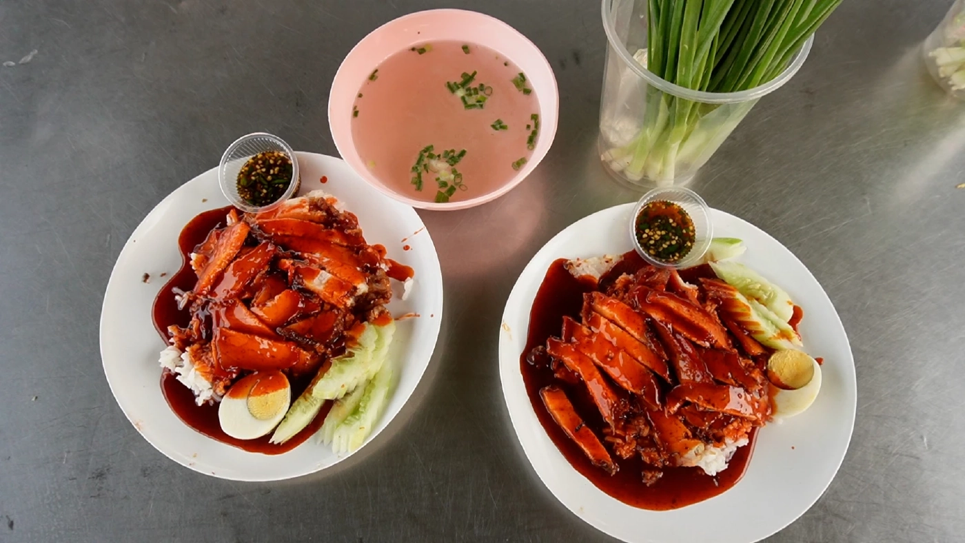 "ข้าวหมูแดงนครปฐม" มรดกภูมิปัญญา แม่ค้าพร้อมห่อ แล้วนักชิมพร้อมยัง?