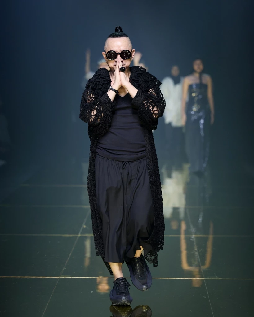 วงการแฟชั่นบุกราชดำเนิน FLYNOW หลอมรวมจิตวิญญาณนักสู้สองสนาม