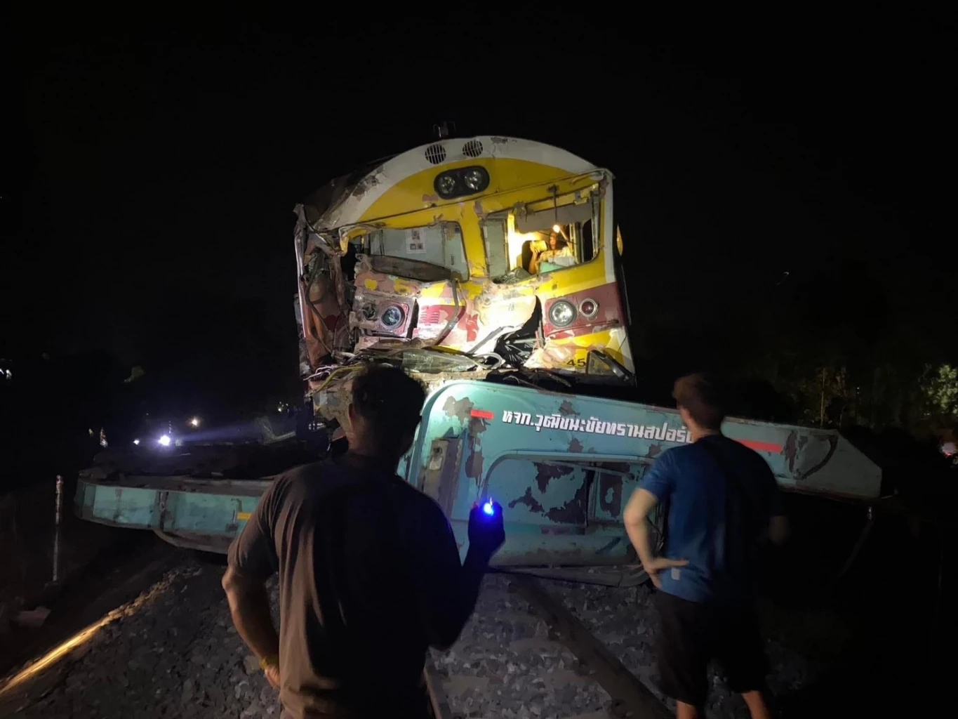 เปิดใช้ได้ปกติแล้ว เส้นทางรถไฟสายเหนือ หลังม้าเหล็กชน 18 ล้อ ที่นครสวรรค์