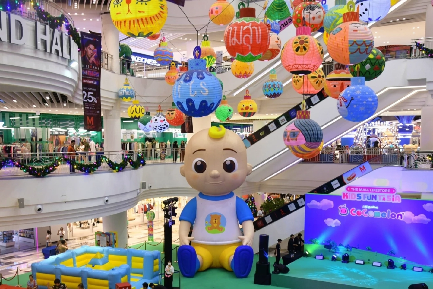 วันเด็กนี้ไปสนุกกับเครื่องเล่นเป่าลมสุดมันส์ที่ The Mall Lifestore