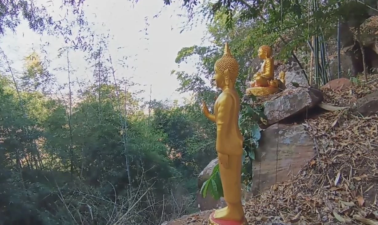 อันซีนครบุรี โคราช  "ผาซ่อนพระ" เขาจอมทอง พร้อมเปิดที่มา บรรยากาศที่ดูเข้มขลัง