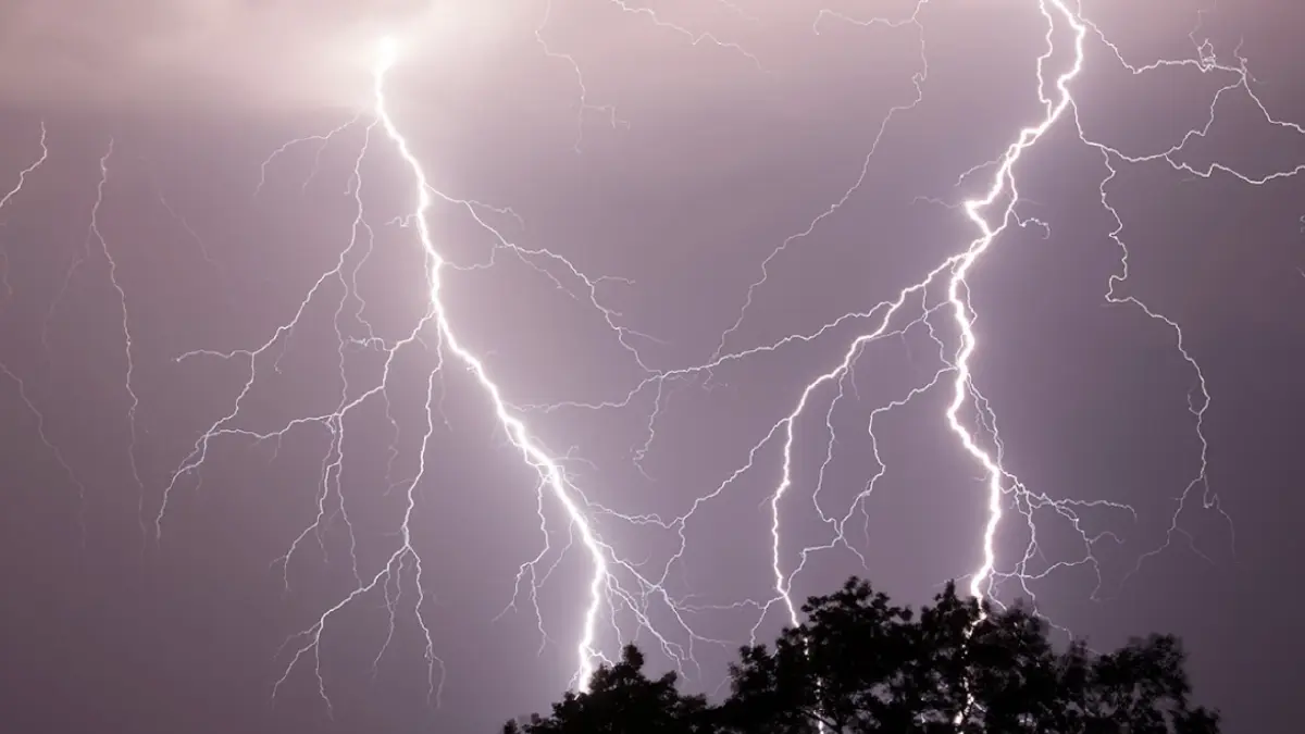 ด่วน! อุตุฯ เตือนพื้นที่รับผลกระทบอากาศแปรปรวน ฝนตก ฟ้าคะนอง ลมแรง ลูกเห็บตก