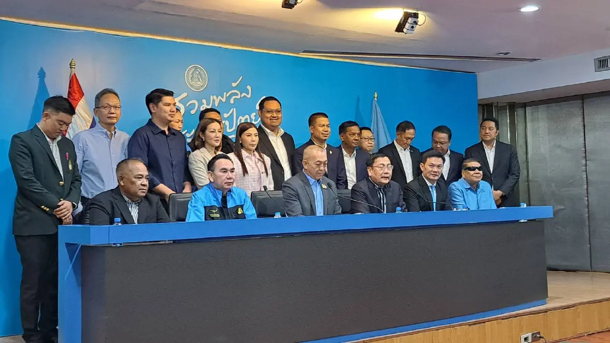 "เฉลิมชัย" แถลงย้ำไม่เกี่ยว "คดีหมูเถื่อน" มองเป็นเกมการเมือง