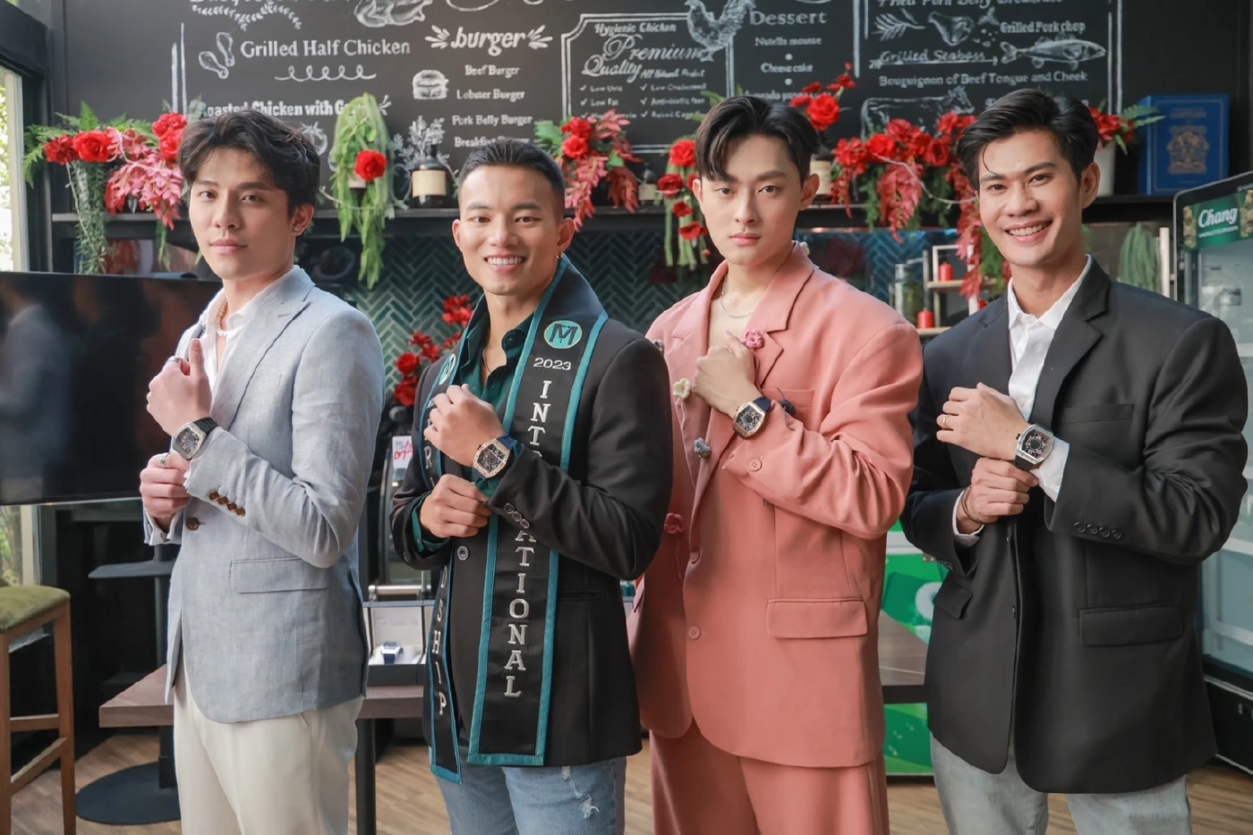 หนุ่มหล่อมิสเตอร์เฟรนชิพฯ ต่อยอดกิจกรรมการกุศล ส่งโอกาสต่อเพื่อการศึกษา