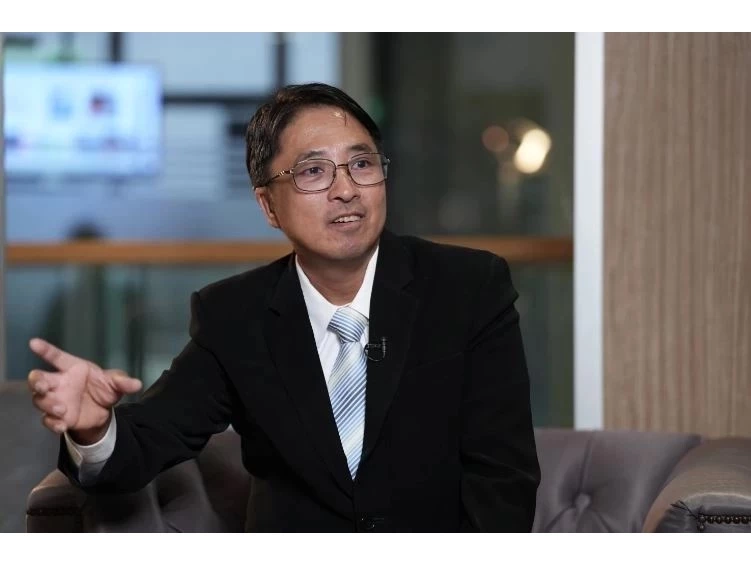 ธีรยุทธ สุวรรณเกษร