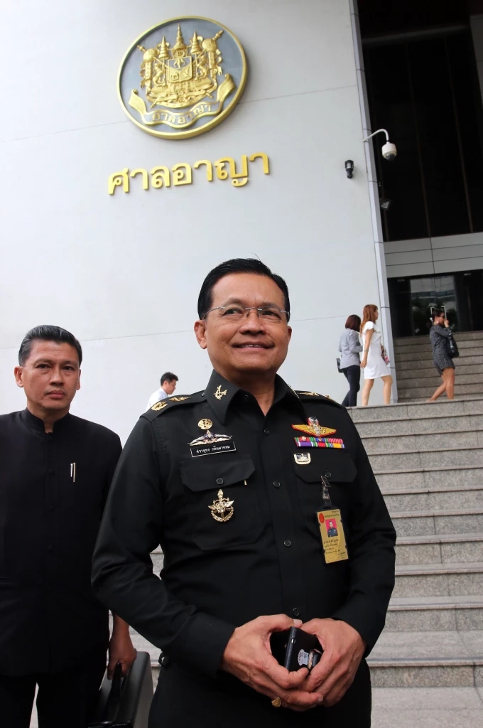 พล.ต.ศรายุทธ กลิ่นมาหอม ผอ.สำนักงานพระธรรมนูญ ทหารบก เข้ายื่นฟ้อง &quot;ทักษิณ&quot; หมิ่นประมาทกองทัพ