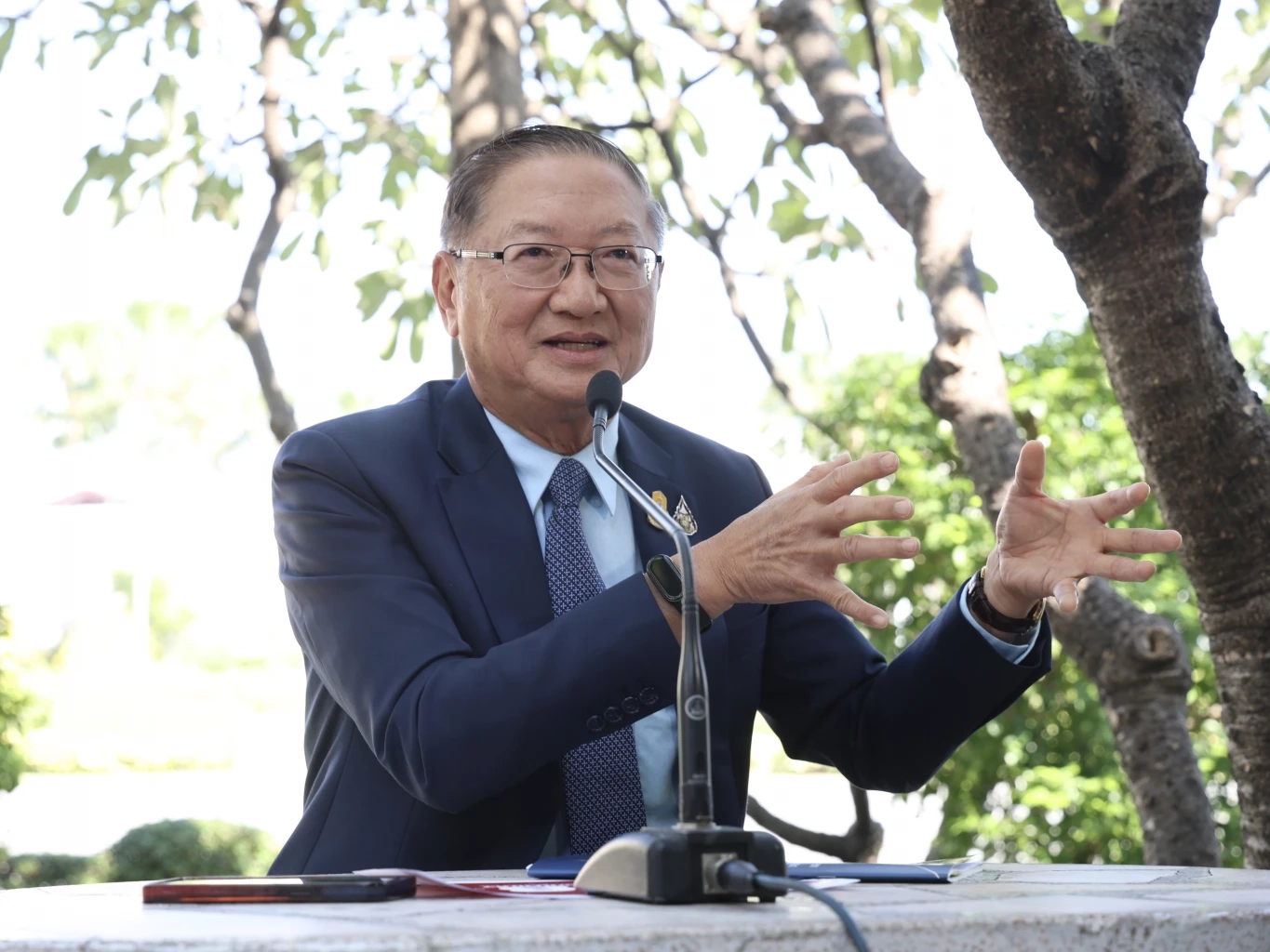 นพ.พรหมมินทร์ เลิศสุริย์เดช