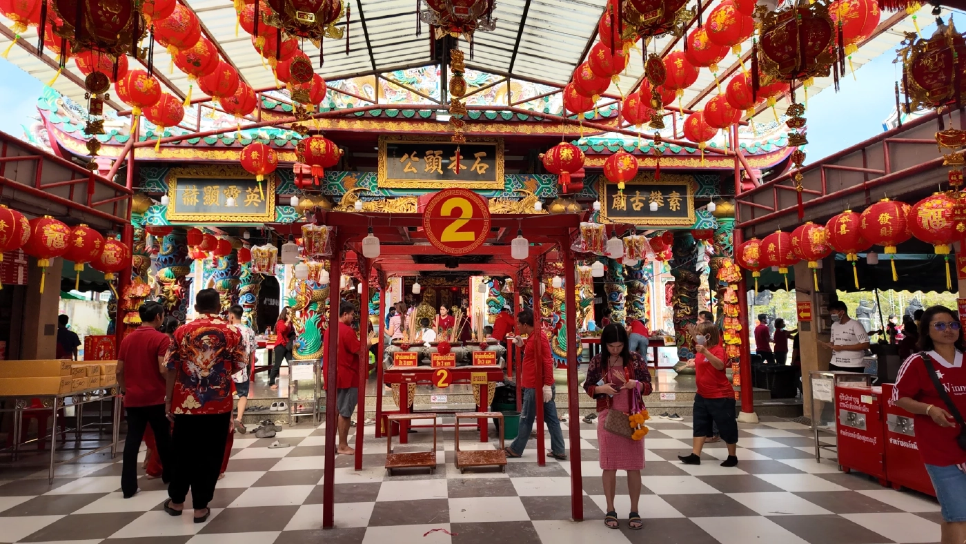 ตรุษจีน 2567 ชาวไทยเชื้อสายจีนไหว้ขอพรสิ่งศักดิ์สิทธิ์ เสริมสิริมงคลกันคึกคัก