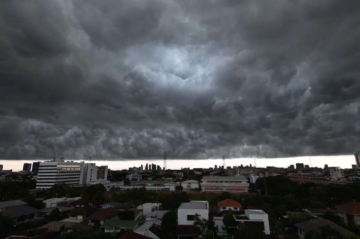 ปภ.เตือน 30 จังหวัด "อีสาน-กลาง" ระวังสถานการณ์ฝนฟ้าคะนอง-ลมกระโชกแรง