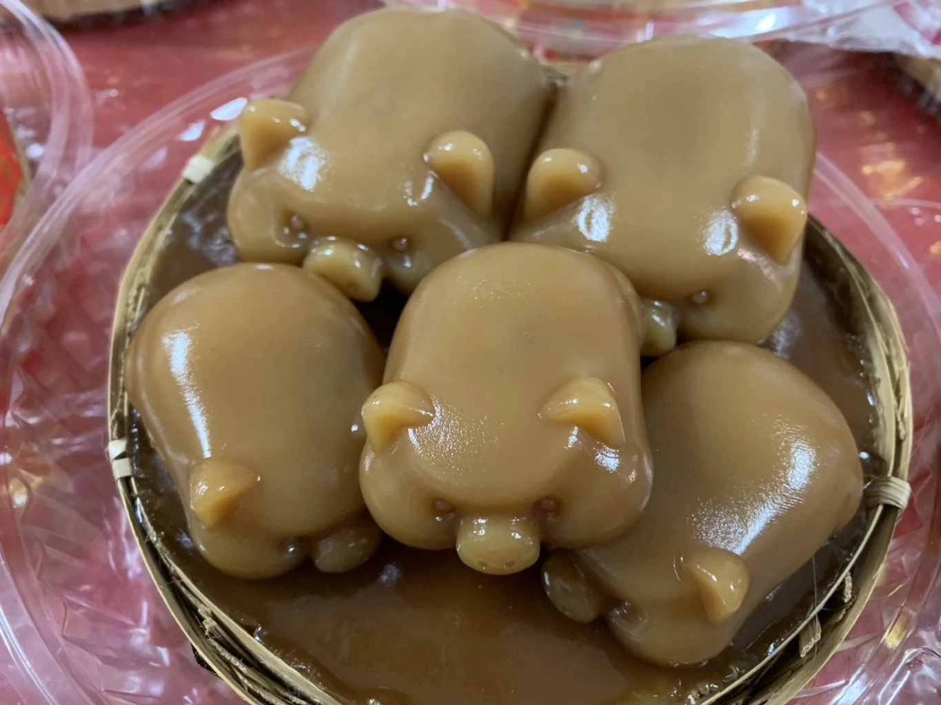 ตะมุตะมิ! ขนมเข่งรูปหมู 5 ตัวพ่อแม่ลูก ตอบโจทย์ลูกค้า ทำออเดอร์ปังรับตรุษจีน