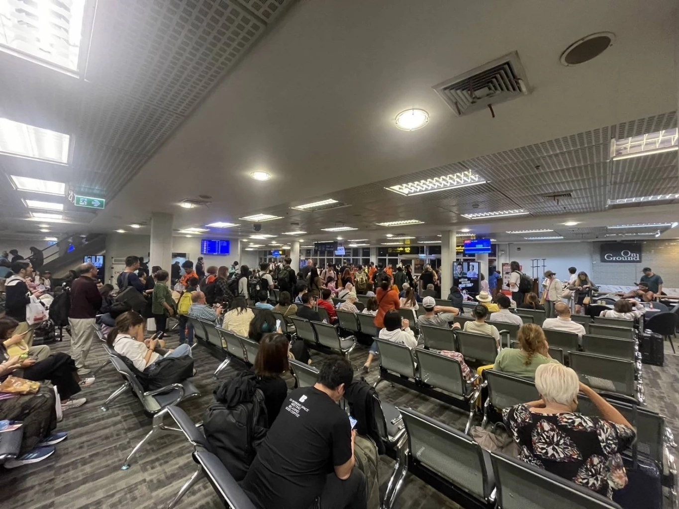 สรุปเหตุการณ์ผู้โดยสารเปิดประตูเครื่องบิน ขณะเตรียมเทคออฟ ได้รับผลกระทบ 2 พันคน