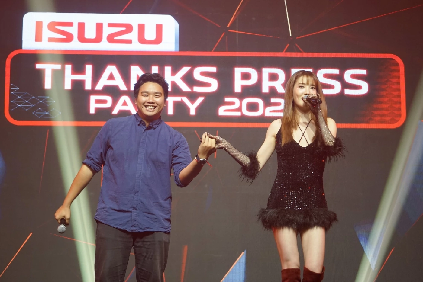 "อีซูซุ" จัดปาร์ตี้สุดพิเศษขอบคุณสื่อมวลชน สนุกสนาน...ทะลุเวิร์ส