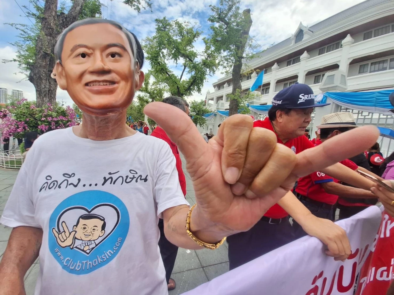 ย้อนดู "มีมทักษิณ" หลากหลายเหตุการณ์ บอกเล่าเรื่องราว "การเมืองไทย"