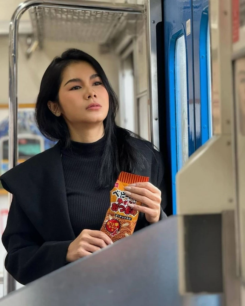 สาวเซ็กซี่ แนท เกศริน ขอลาปฏิบัติธรรม โพสต์รูปสวย ๆ ไว้ให้ดู เผื่อใครคิดถึง