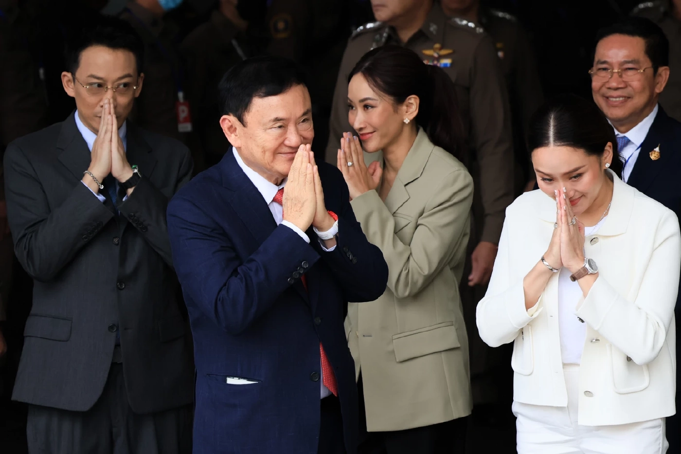 ืทักษิณ ชินวัตร พร้อม พานทองแท้ , พินทองทา ชินวัตร คุณากรวงศ์ , แพทองธาร 