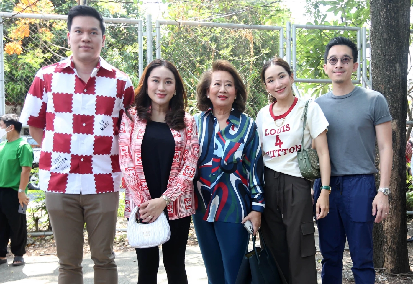 พจมาน ดามาพงศ์ และครอบครัว