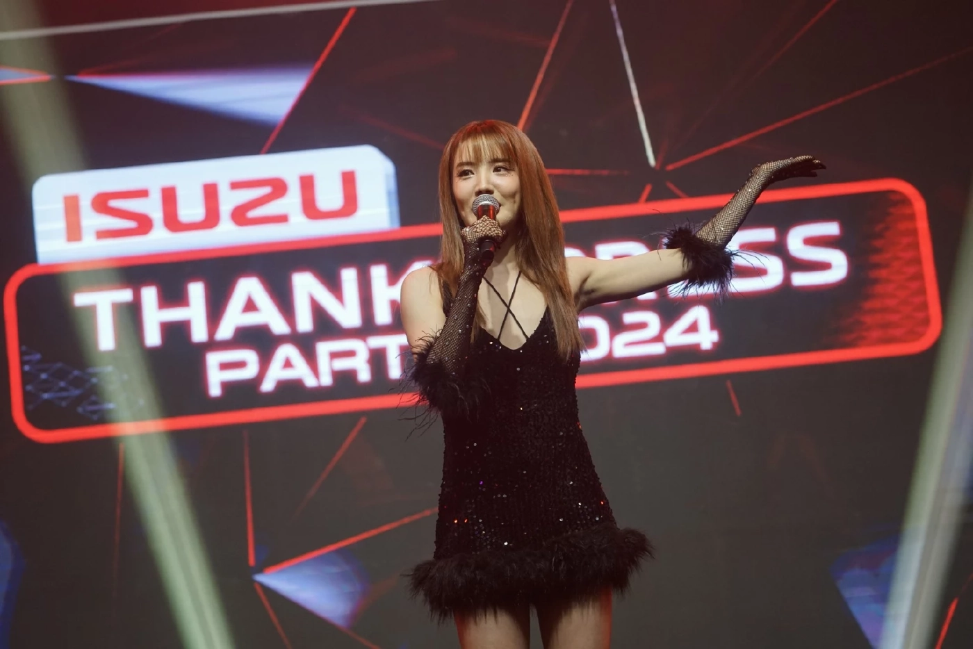 แกรนด์ - กรณ์ภัสสร ด้วยเศียรเกล้า  นักร้องและนักแสดง