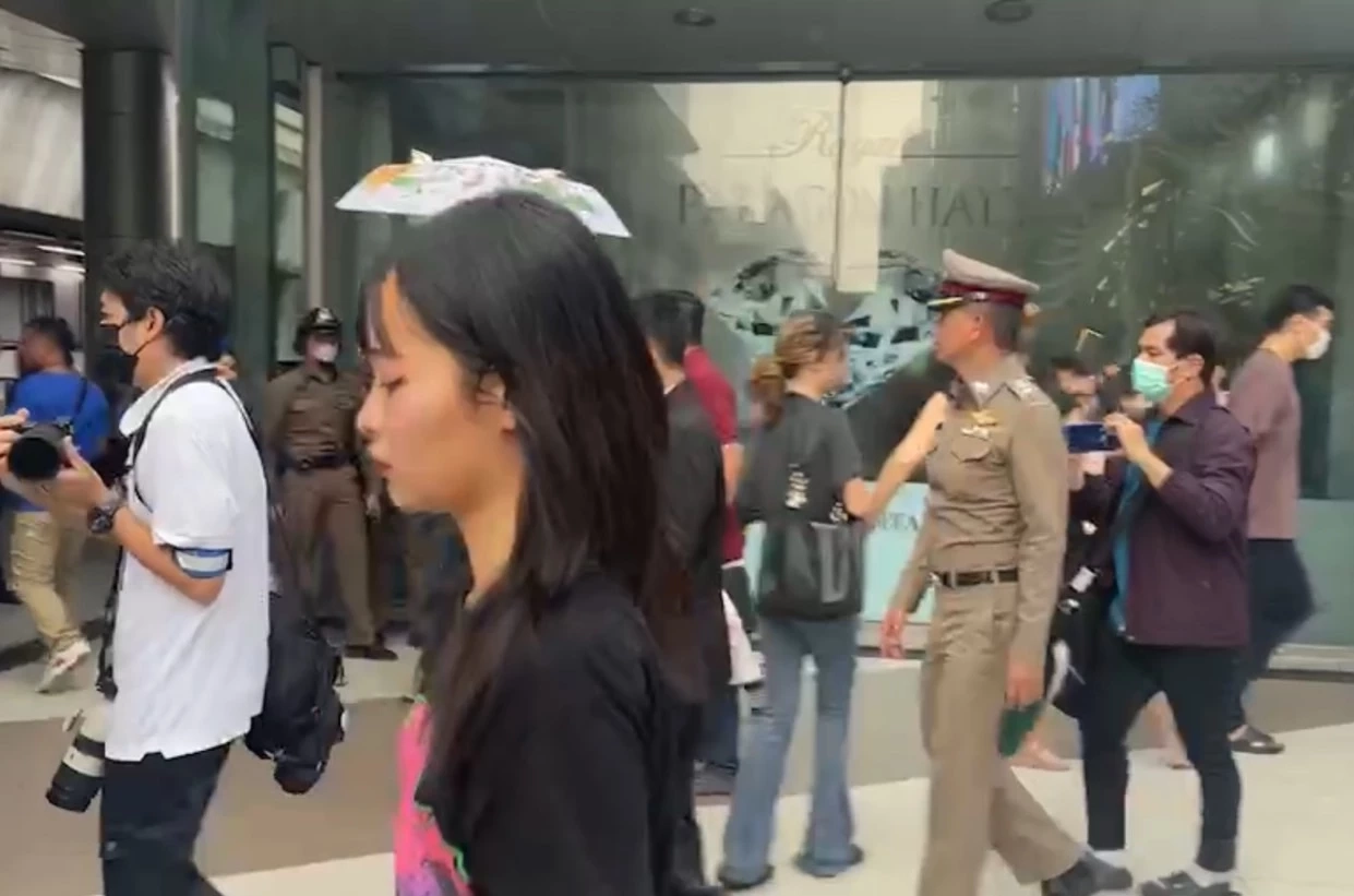 "ทะลุวัง-ศปปส." ซัดกันนัวหน้าสยามก่อนลามปิดล้อมหน้า สน.ปทุมวัน 