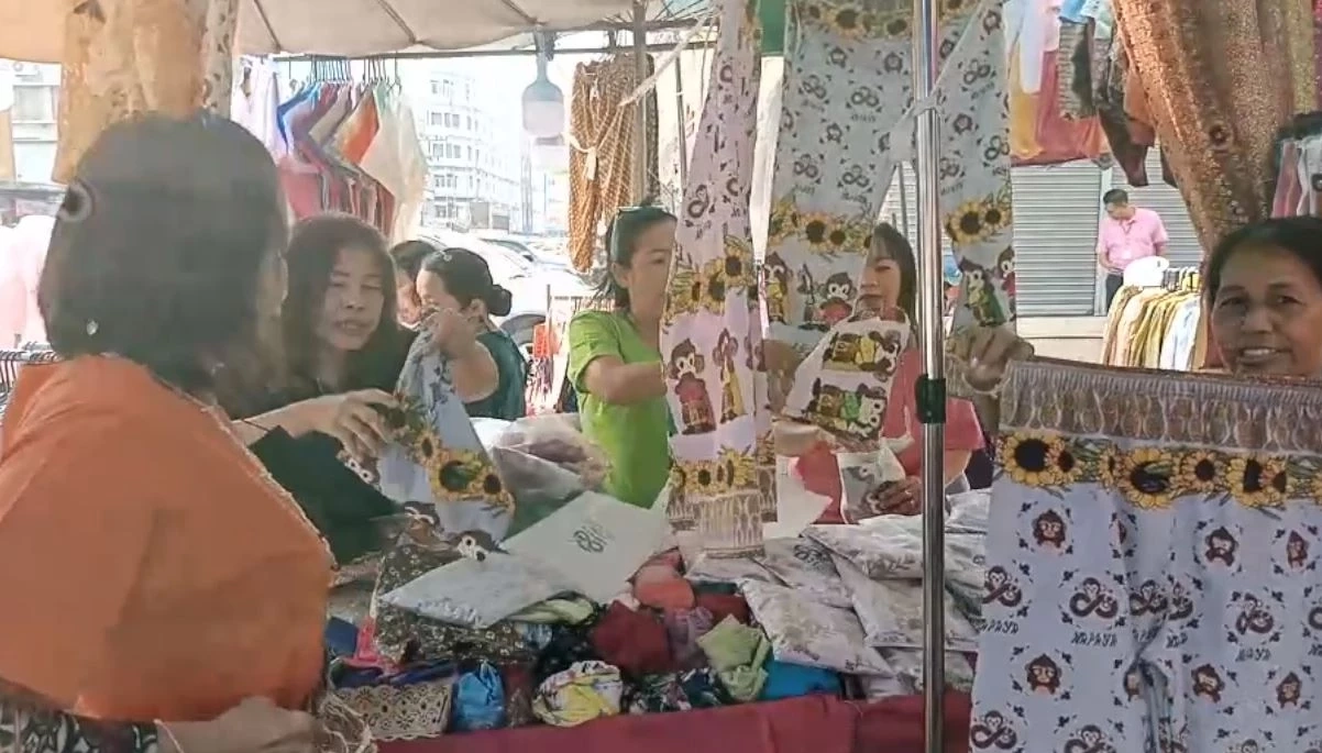 มาแล้ว "กางเกงลายลิง" Soft Power ลพบุรี ผสานหลายลวดลาย พร้อมดอกทานตะวัน