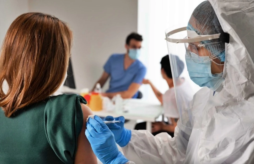 เทียบอาการลองโควิดจาก 'อู่ฮั่น' ถึง 'โอมิครอน JN.1' พบกระทบสมอง ทางเดินหายใจ