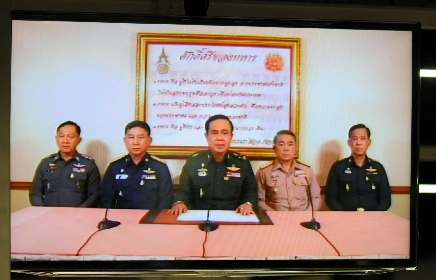 พล.อ.ประยุทธ์ จันทร์โอชา ผบ.ทบ. แถลงการณ์เข้าควบคุมการบริหารประเทศ