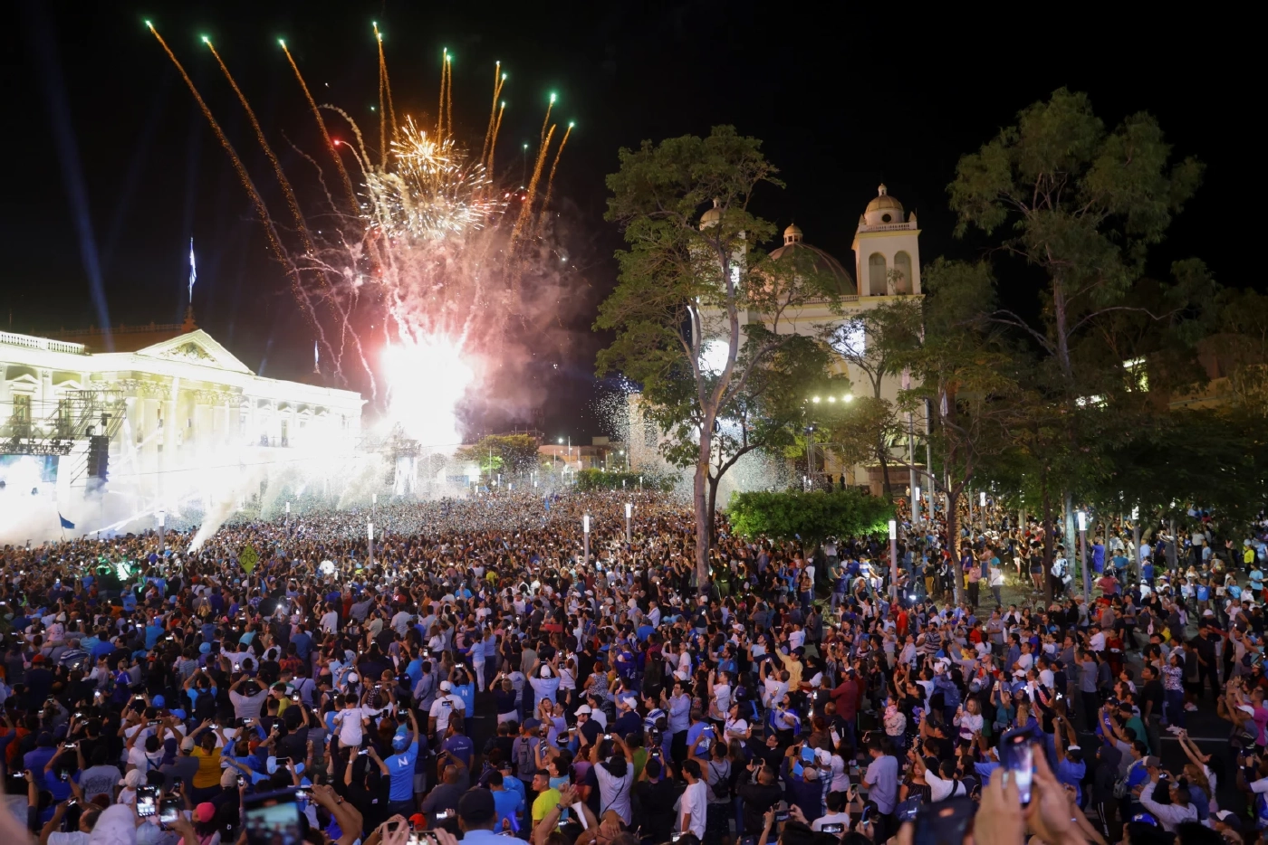 ชาวเอลซัลวาดอร์เทคะแนนให้ "เผด็จการ" ที่เท่ที่สุดในโลก