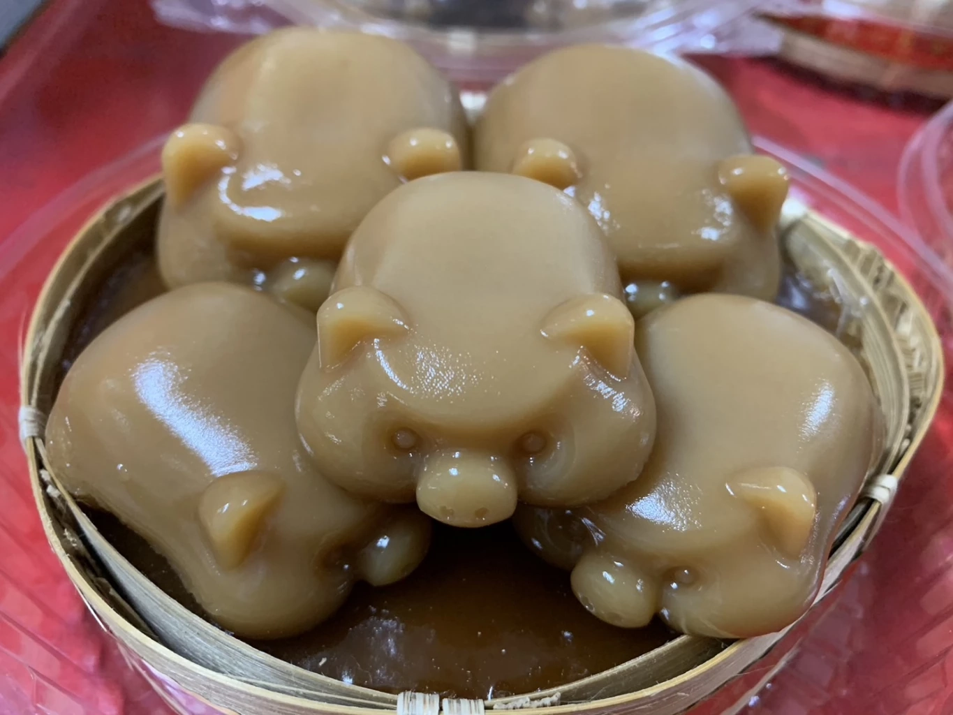 ตะมุตะมิ! ขนมเข่งรูปหมู 5 ตัวพ่อแม่ลูก ตอบโจทย์ลูกค้า ทำออเดอร์ปังรับตรุษจีน