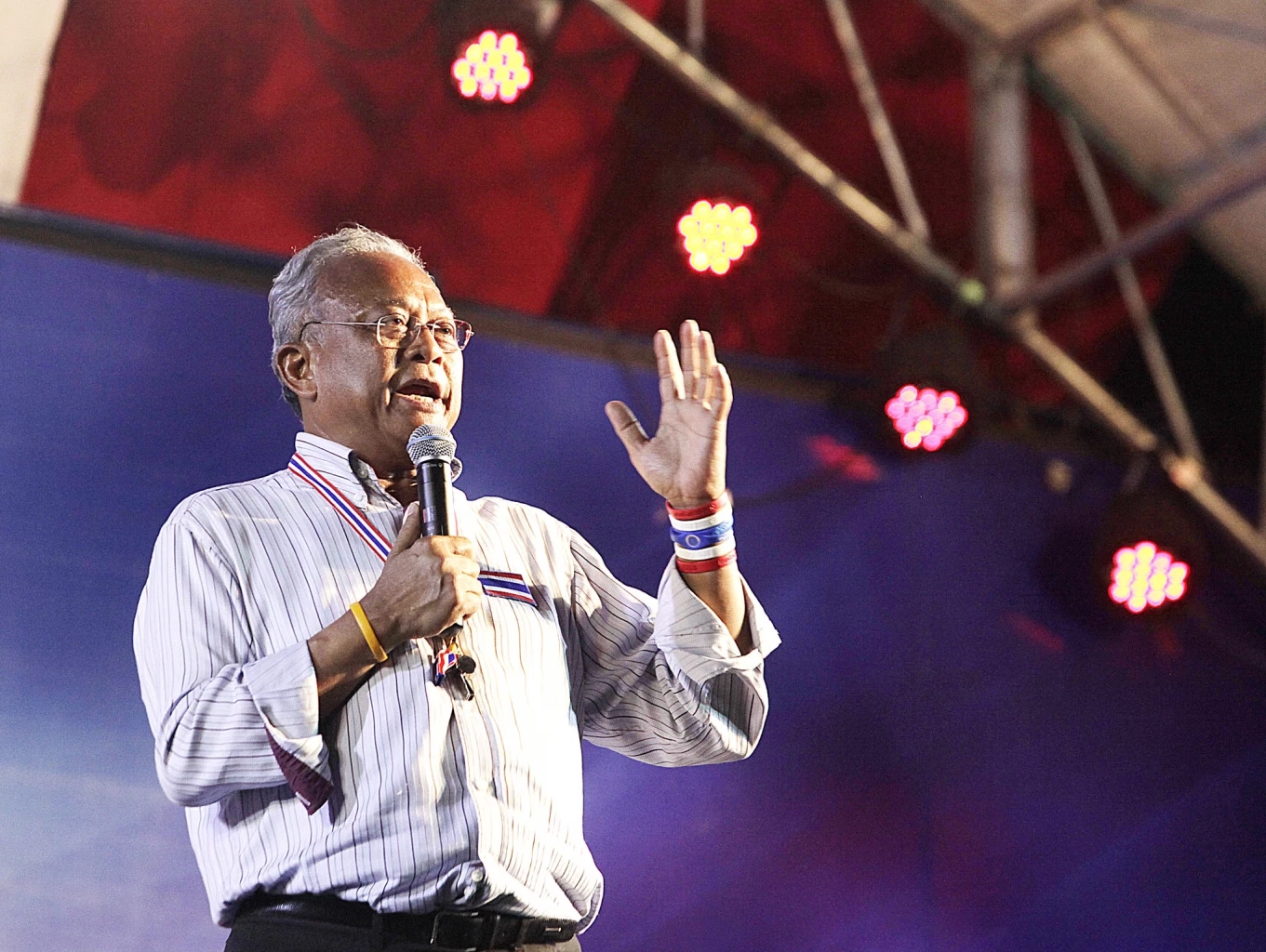 สุเทพ เทือกสุบรรณ