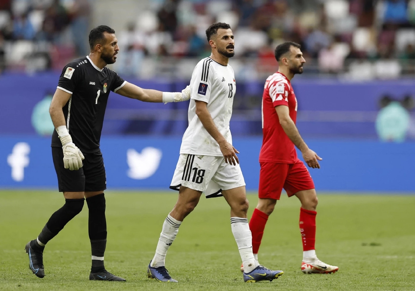 อายเมน ฮุสเซ็น (กลาง) ดาวยิงทีมชาติอิรัก ผู้นำดาวซัลโว เอเชียนคัพ 2023