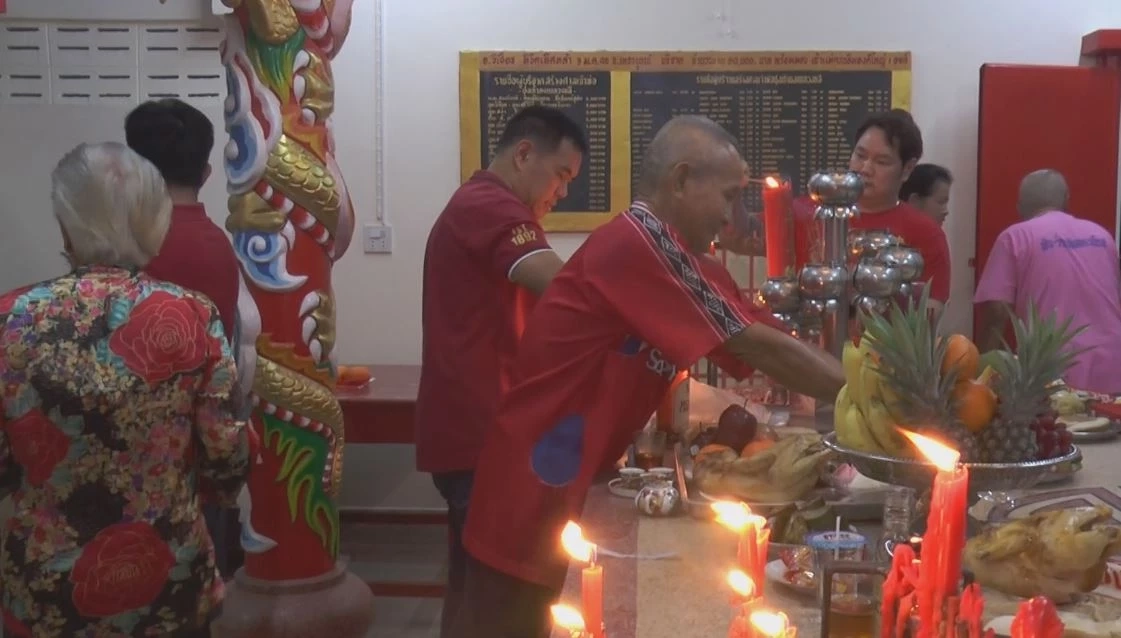 ตรุษจีน 2567 ชาวไทยเชื้อสายจีนไหว้ขอพรสิ่งศักดิ์สิทธิ์ เสริมสิริมงคลกันคึกคัก