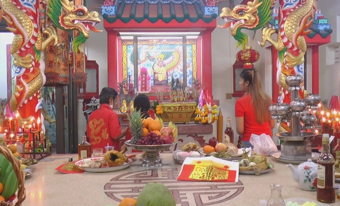 ตรุษจีน 2567 ชาวไทยเชื้อสายจีนไหว้ขอพรสิ่งศักดิ์สิทธิ์ เสริมสิริมงคลกันคึกคัก