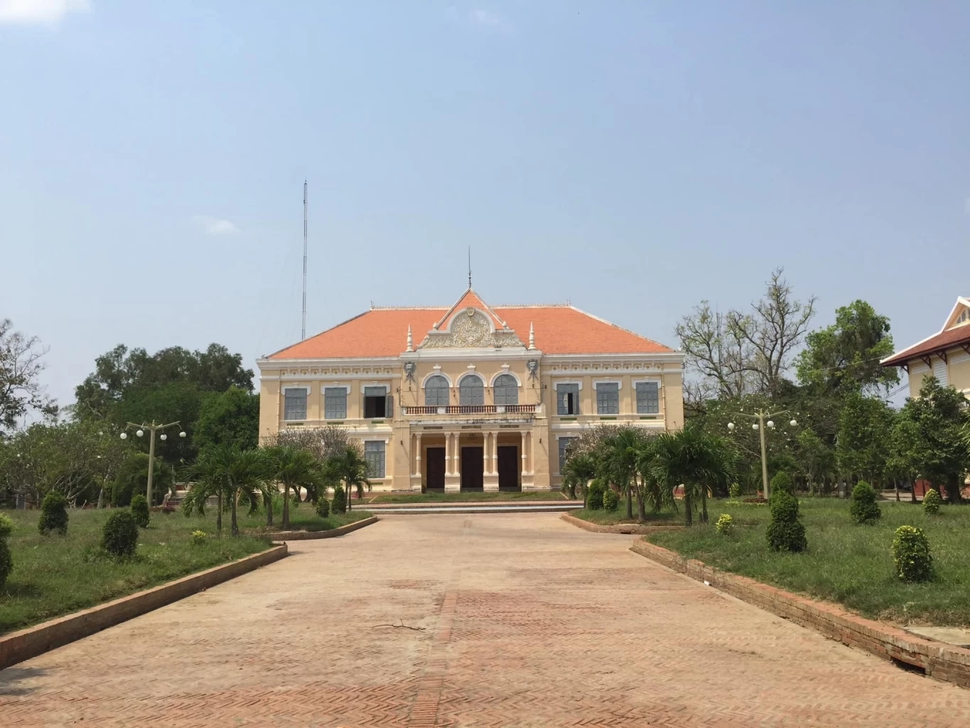 สรุปดรามา "พิธา" โพสต์รูปบ้านเก่าคุณยาย กับข้อหาแอบอ้างลูกหลานอภัยวงศ์