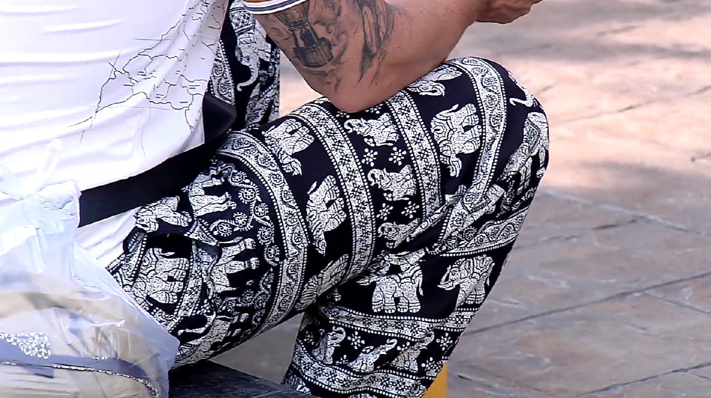 ทำความรู้จัก "กางเกงช้าง" อึ้ง หนุ่มอเมริกัน จดแบรนด์ ขายต่อ "จีน" ผลิตขายมานับสิบปี