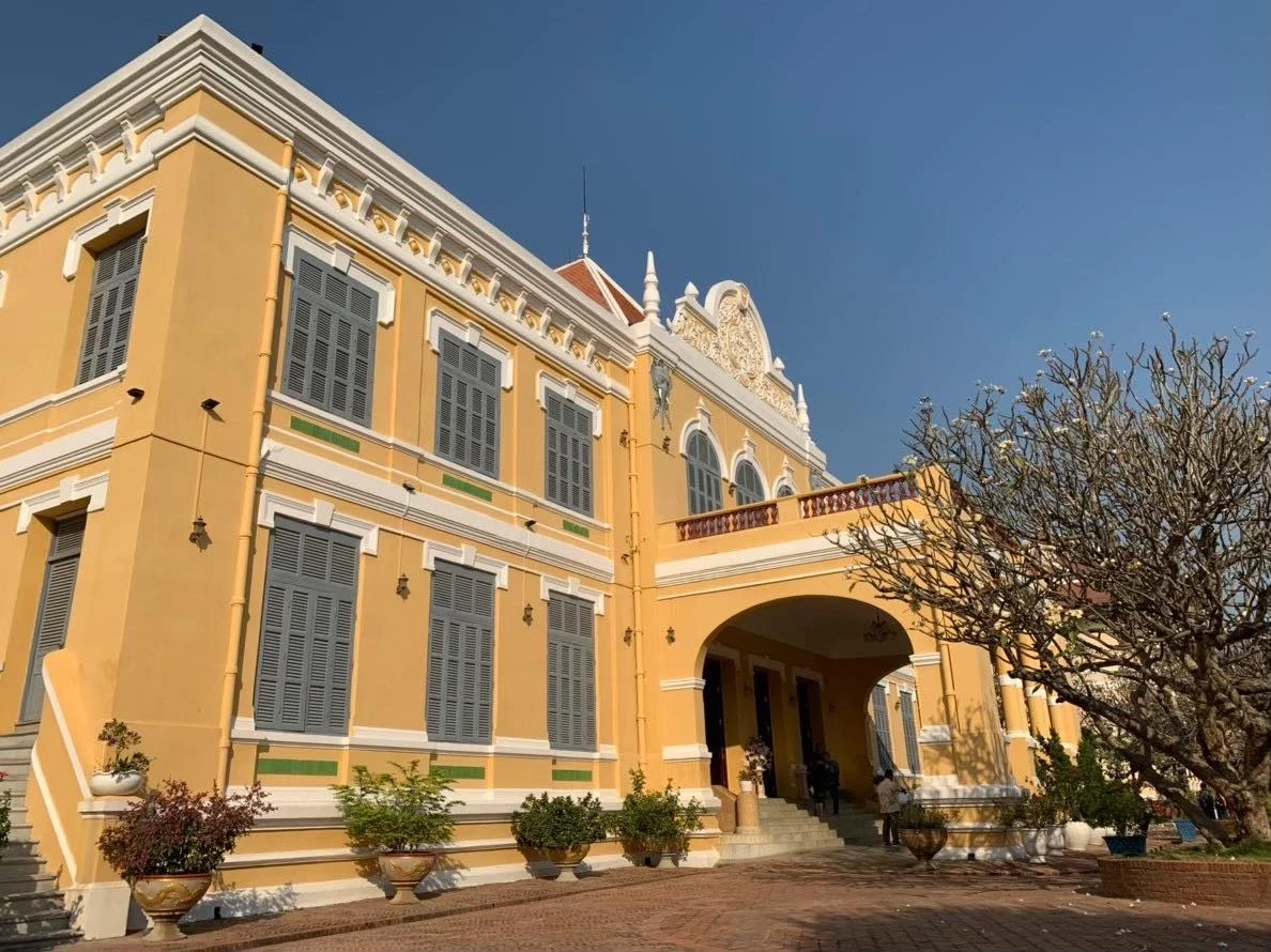 &quot;ตึกเจ้าพระยาอภัยภูเบศร พระตะบอง&quot; : ขอบคุณภาพจาก : ภญ.ดร.สุภาพร ปิติพร