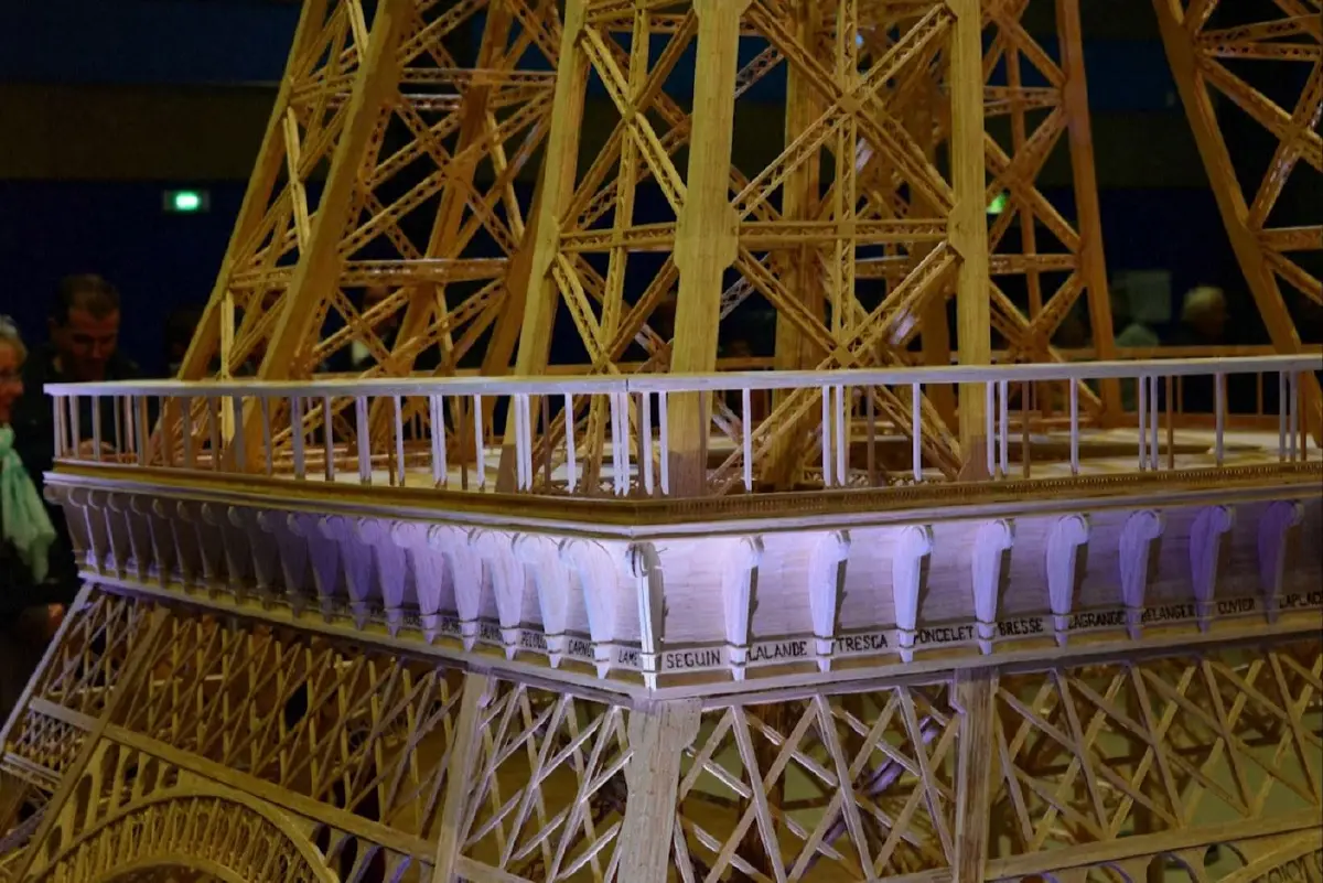หอไอเฟลจากไม้ขีดไฟ สร้างโดยริชาร์ด โพลด์ ชาวฝรั่งเศส / REUTERS