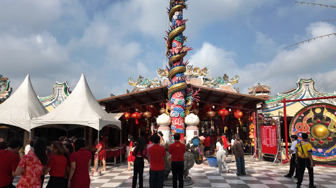 ตรุษจีน 2567 ชาวไทยเชื้อสายจีนไหว้ขอพรสิ่งศักดิ์สิทธิ์ เสริมสิริมงคลกันคึกคัก