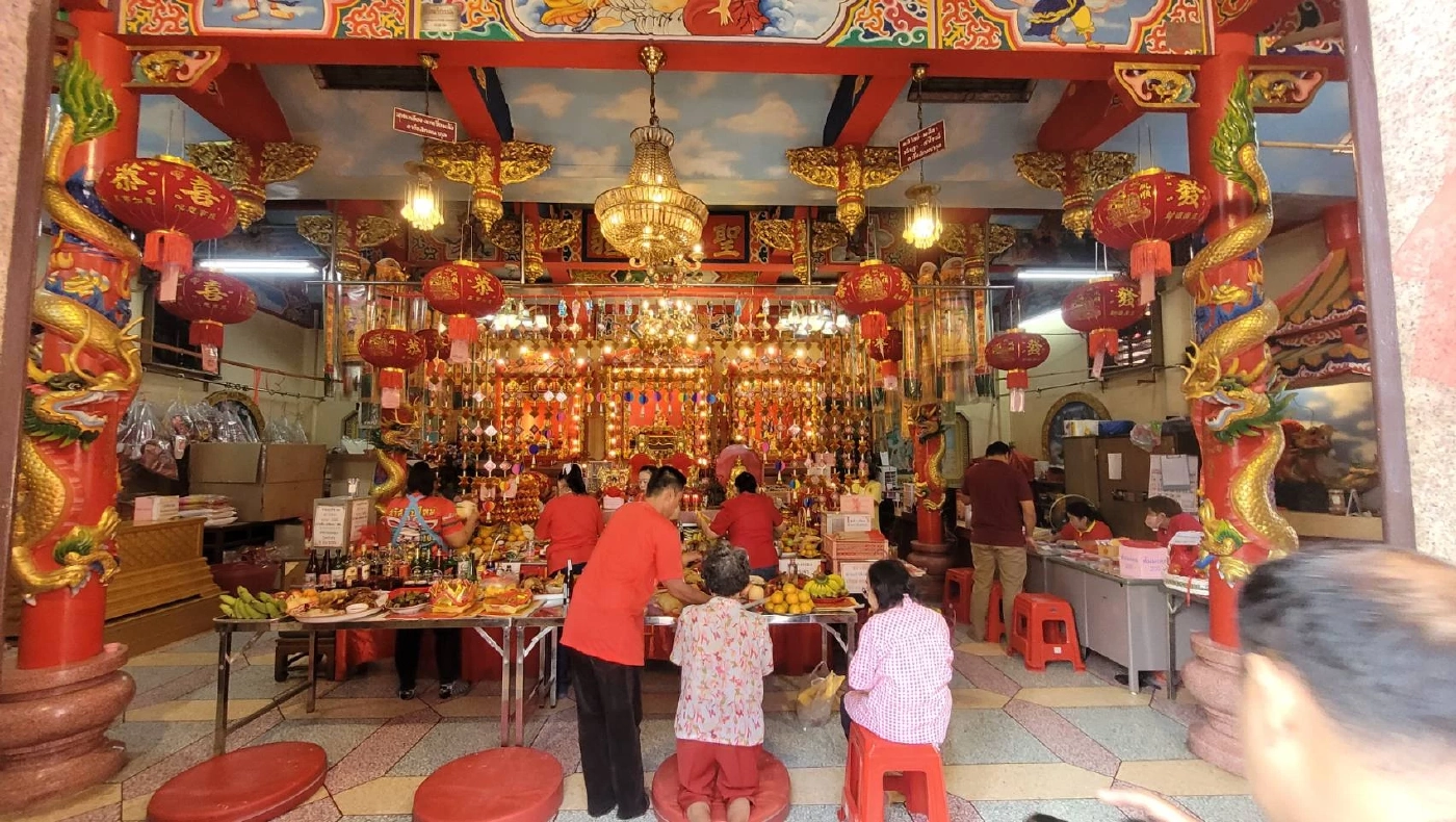 ตรุษจีน 2567 ชาวไทยเชื้อสายจีนไหว้ขอพรสิ่งศักดิ์สิทธิ์ เสริมสิริมงคลกันคึกคัก