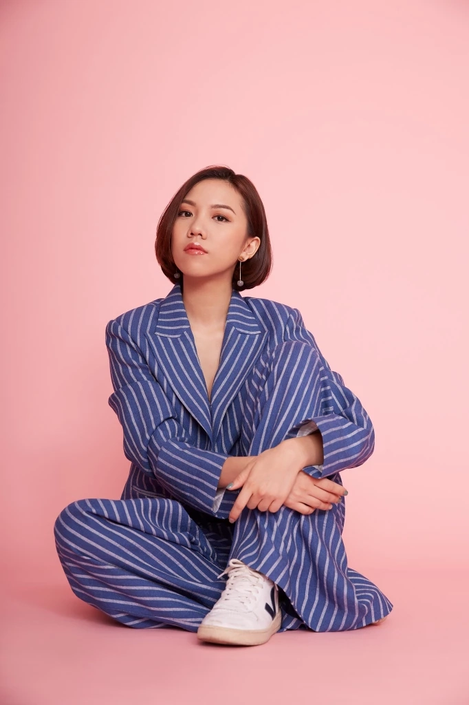 ทำความรู้จัก "กมลนาถ"  แฟชั่นดีไซน์รุ่นใหม่ พาทีมลาออก คณะอนุฯ ซอฟต์พาวเวอร์