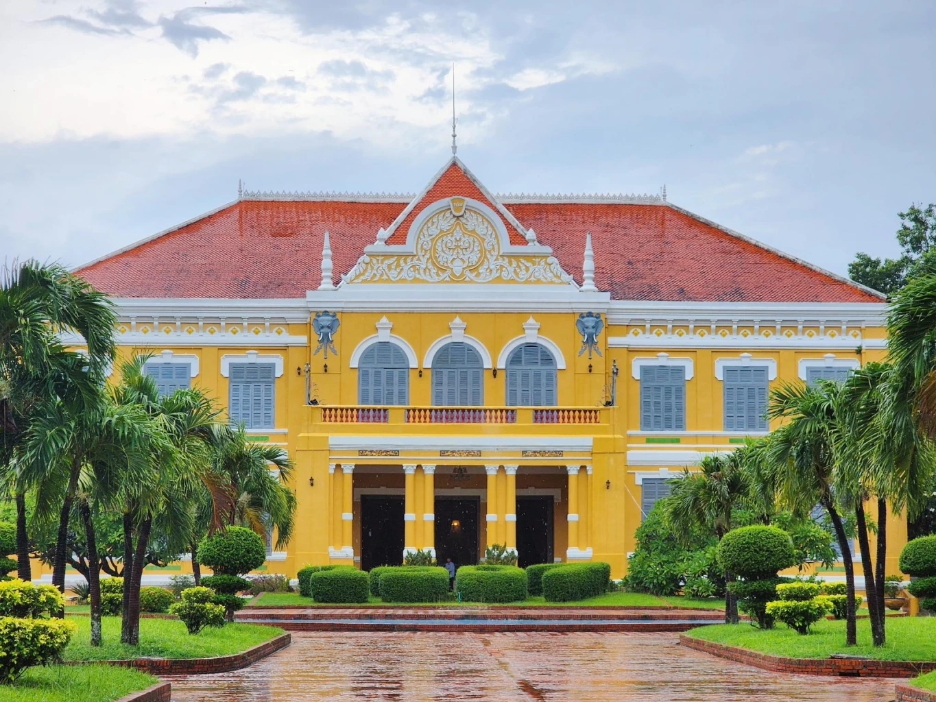 &quot;ตึกเจ้าพระยาอภัยภูเบศร พระตะบอง&quot; : ขอบคุณภาพจาก : ภญ.ดร.สุภาพร ปิติพร