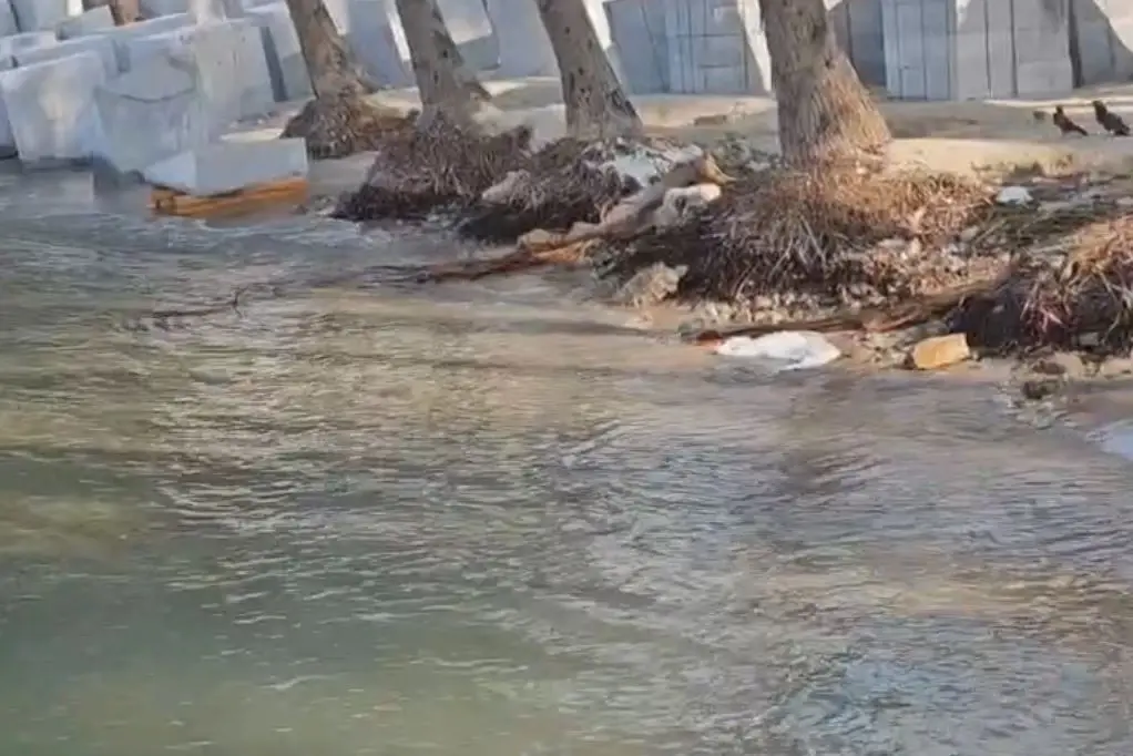 โซเชียลเสียงแตก แนวกั้นกันน้ำทะเลเซาะตลิ่ง "หาดวอนนภา" ชลบุรี