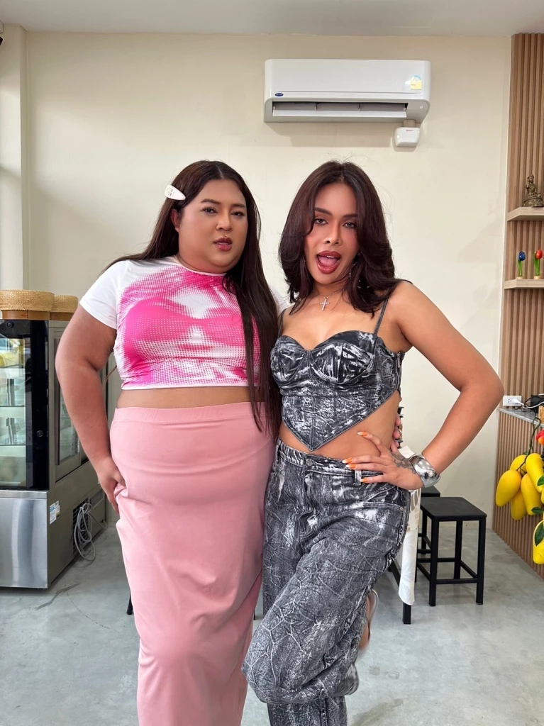 เอิ๊ก-มิกซ์ สองเพื่อนซี้แก๊งหิ้วหวีเมาท์ฉ่ำเผยเรื่องลับรู้แล้วมีช็อก!