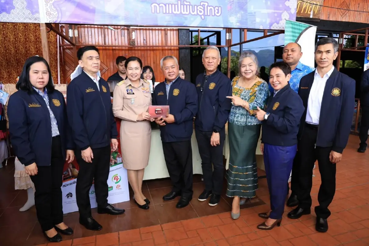 รมว. "พิพัฒน์" ดูแลแรงงานอิสระ รับจ้าง เกษตรกร  กว่า 1.8 แสนคน จ.พัทลุง