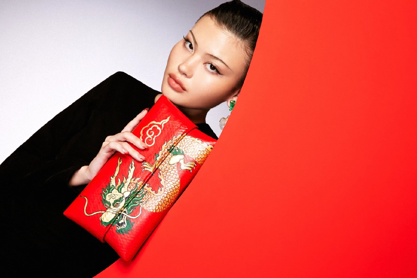 เสริมมงคลปลุกพลังรับ "ปีมังกร" กับเครื่องประดับและของแต่งบ้านล้ำค่า