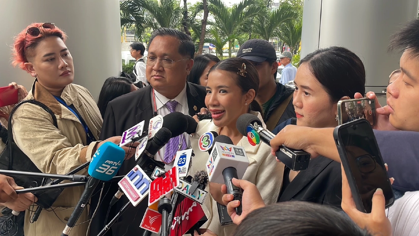  น.ส.สุธีวัน กุญชร  หรือ ใบเตย อาร์สยาม