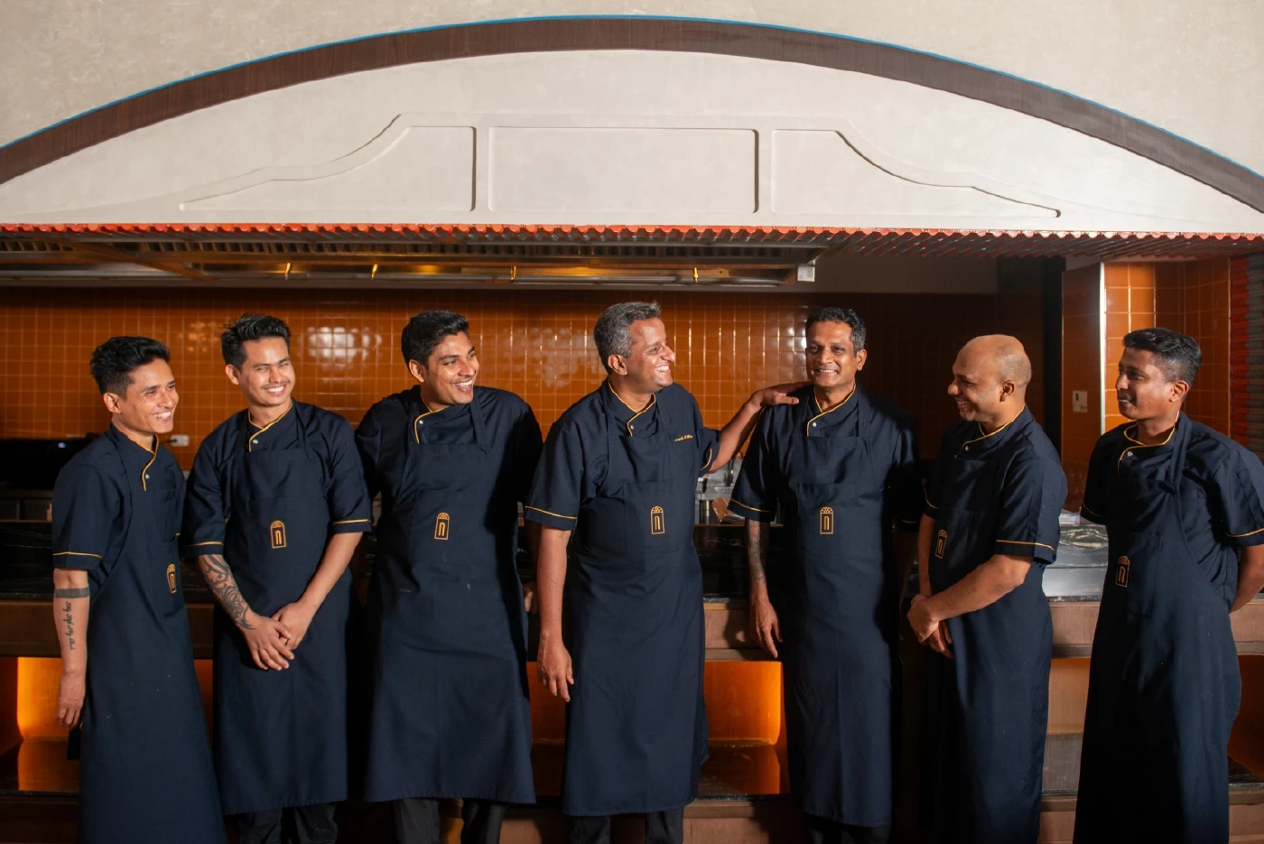 เชฟบารัธ ชรินดาร์ บัต (Bharath S Bhat) หัวหน้าเชฟประจำห้องอาหารนิลา เชฟชาวอินเดียนคนแรกที่ได้รับรางวัลอันทรงเกียรติจาก Iron Chef Thailand