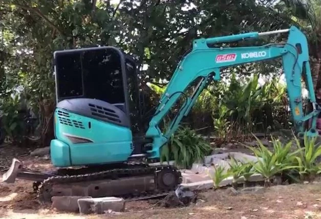 รื้อแล้ว "บันไดหน้าวิลล่าหรู" รุกล้ำชายหาดสาธารณะ จุดเกิดเหตุฝรั่งเตะหมอ (แฟ้มภาพ)