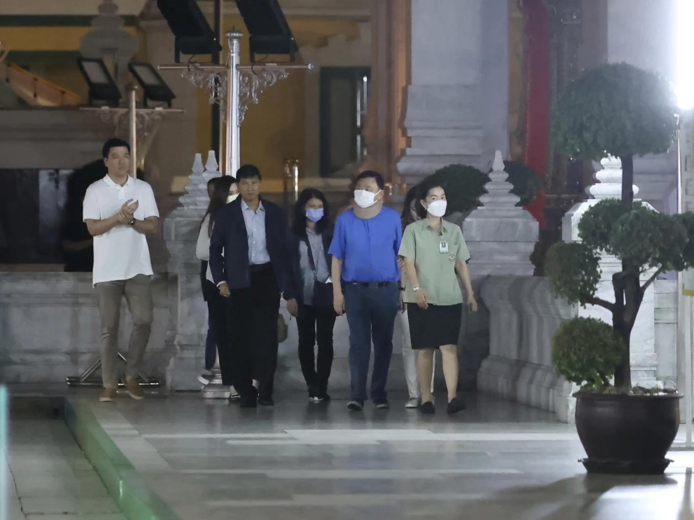 &quot;ทักษิณ ชินวัตร&quot; อดีตนายกรัฐมนตรี เดินทางไปสักการะศาลหลักเมืองกรุงเทพมหานคร